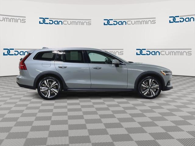 2025 Volvo V60 Cross Country B5 Plus 2025 Volvo V60 Cross Country B5 Plus