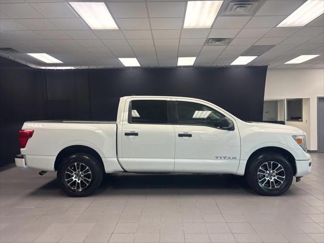 2023 Nissan TITAN Crew Cab SV 4x4