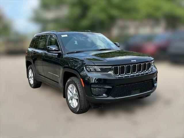2025 Jeep Grand Cherokee GRAND CHEROKEE LAREDO X 4X4