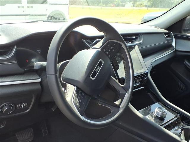 2023 Jeep Grand Cherokee L Laredo 4x2