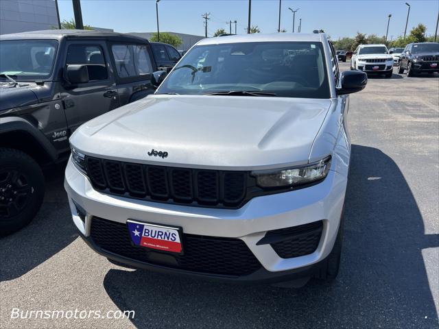 2023 Jeep Grand Cherokee Altitude 4x2