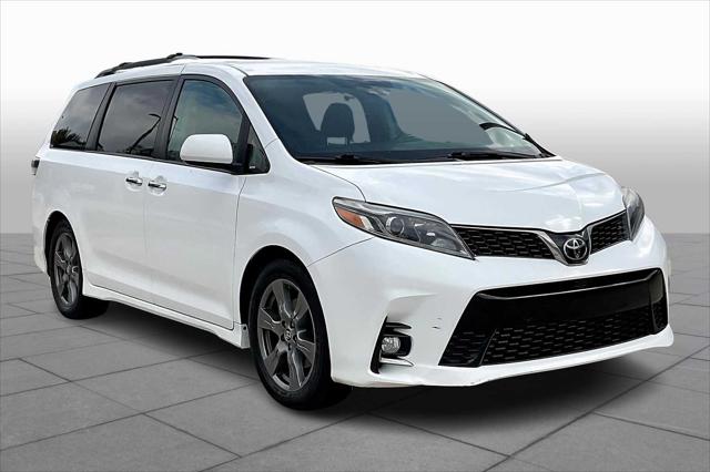 2018 Toyota Sienna SE 8 Passenger