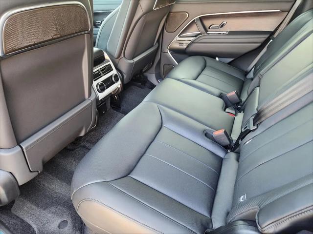 2025 Land Rover Range Rover P550e Autobiography