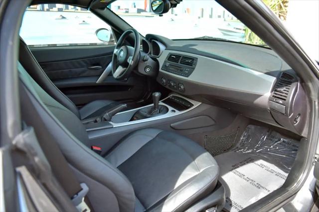2005 BMW Z4 2.5i