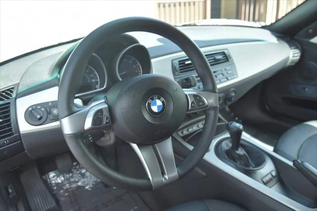 2005 BMW Z4 2.5i