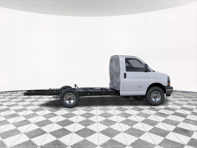 2025 GMC Savana Cutaway Work Van