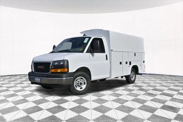 2025 GMC Savana Cutaway Work Van