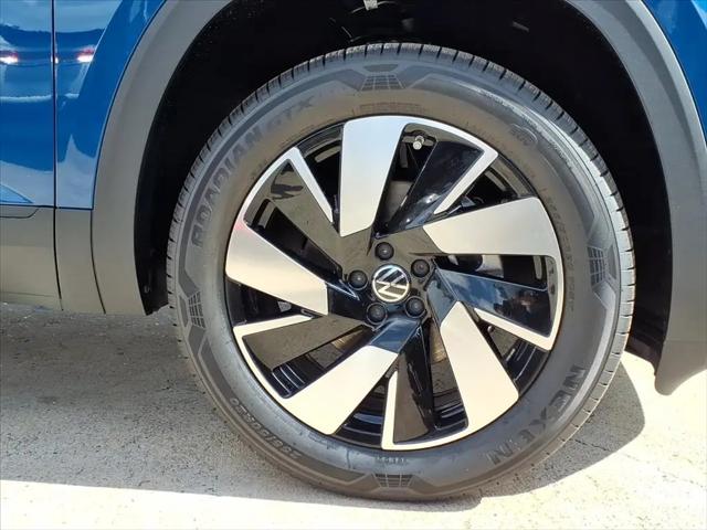 2026 Volkswagen Atlas Cross Sport SE with Technology