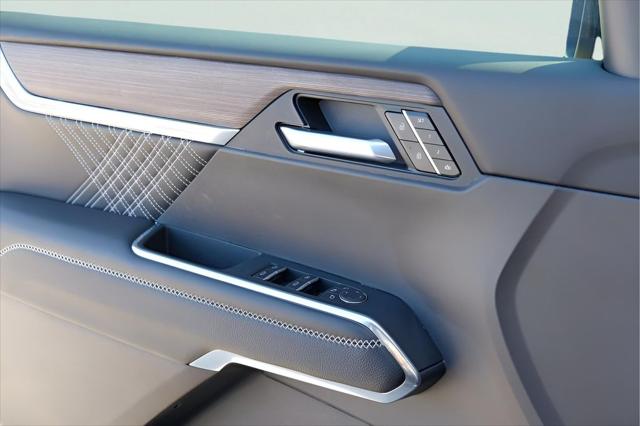 2026 GMC Acadia FWD Denali