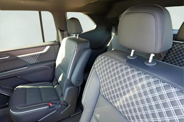 2026 GMC Acadia FWD Denali