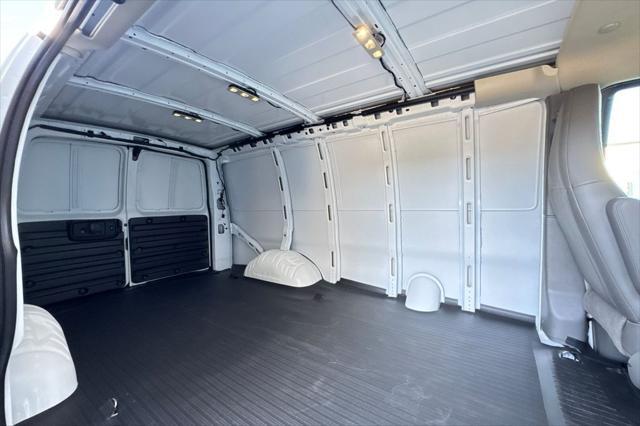 2025 GMC Savana Cargo RWD 3500 Regular Wheelbase Work Van