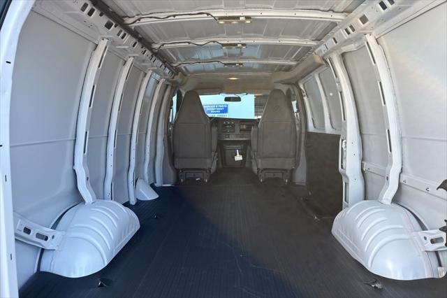 2025 GMC Savana Cargo RWD 3500 Regular Wheelbase Work Van