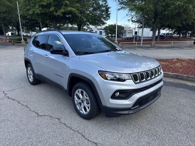 2025 Jeep Compass COMPASS LATITUDE 4X4