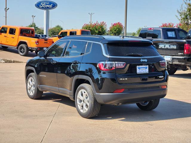 2025 Jeep Compass COMPASS LATITUDE 4X4