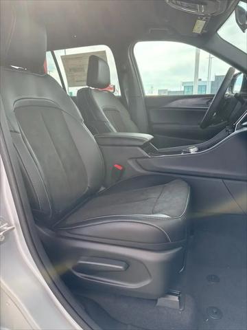 2025 Jeep Grand Cherokee Altitude 4x4