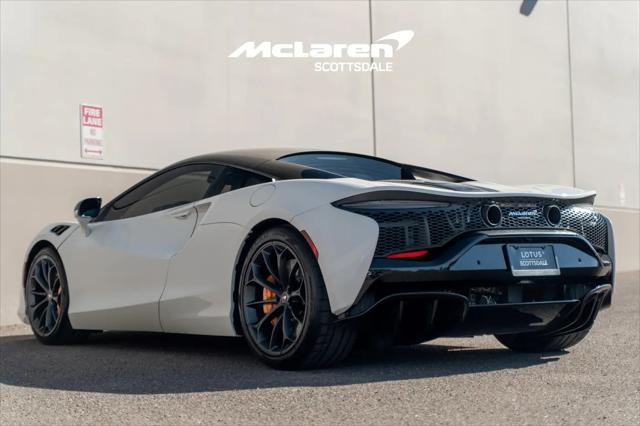 2023 McLaren Artura Performance
