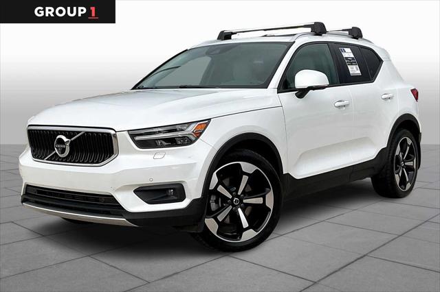 2021 Volvo XC40 T5 Momentum