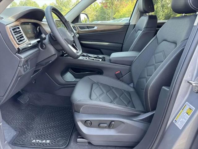 2026 Volkswagen Atlas SE with Technology