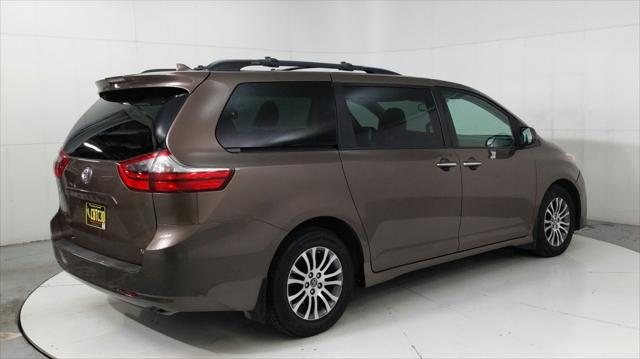 2020 Toyota Sienna XLE