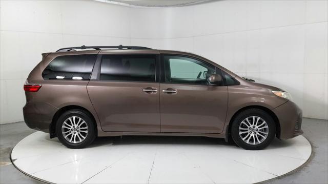 2020 Toyota Sienna XLE