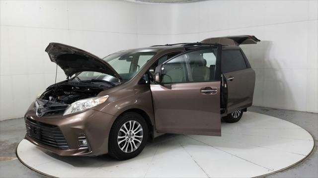 2020 Toyota Sienna XLE