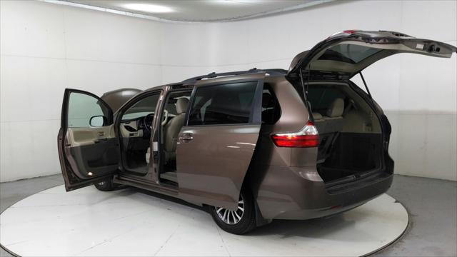 2020 Toyota Sienna XLE
