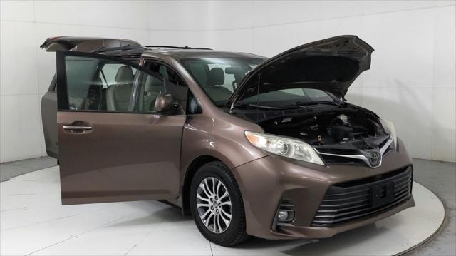 2020 Toyota Sienna XLE