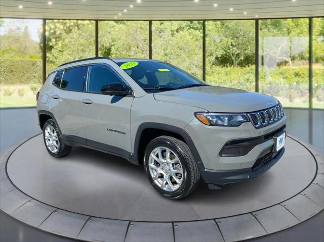 2023 Jeep Compass Latitude Lux FWD 2023 Jeep Compass Latitude Lux FWD