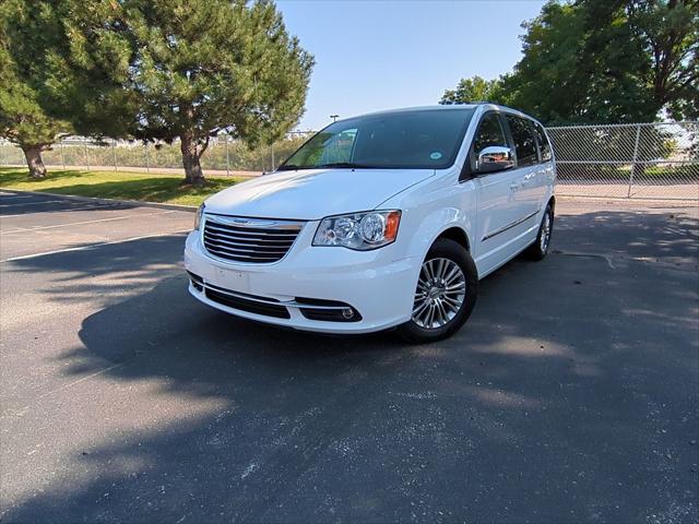 2014 Chrysler Town and Country Touring-L