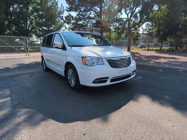 2014 Chrysler Town and Country Touring-L