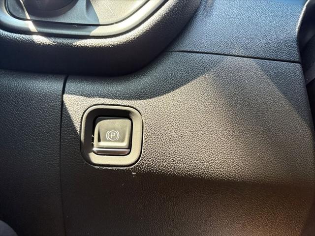 2021 Chevrolet Silverado 1500 4WD Crew Cab Short Bed Custom