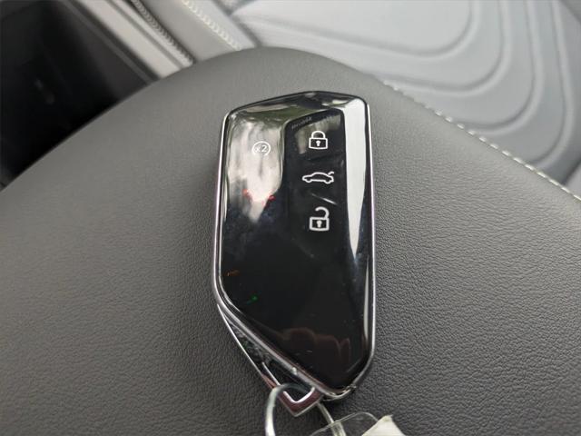 2025 Volkswagen Tiguan 2.0T SE R-Line Black