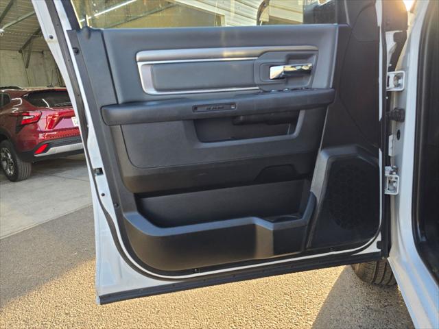 2023 Ram 1500 Classic SLT Crew Cab 4x4 5'7" Box