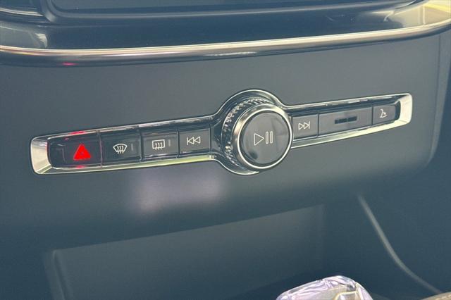 2026 Volvo XC90 Plus, B6 AWD Gas (mild hybrid), Gasoline, Bright, 7 Seats
