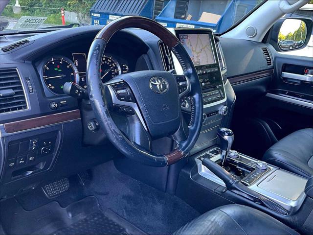 2018 Toyota Land Cruiser V8