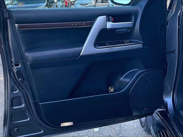 2018 Toyota Land Cruiser V8