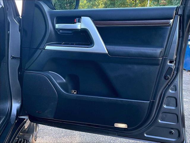 2018 Toyota Land Cruiser V8