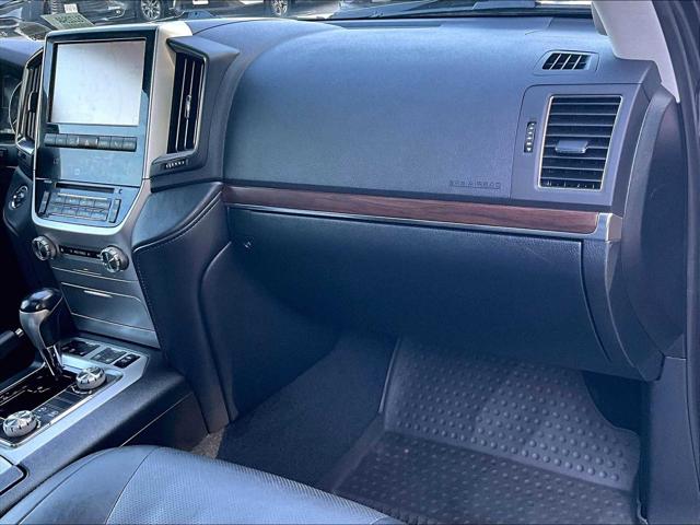 2018 Toyota Land Cruiser V8