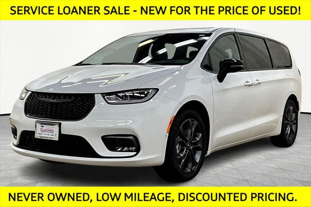 2026 Chrysler Pacifica Select for sale in Barrington, IL