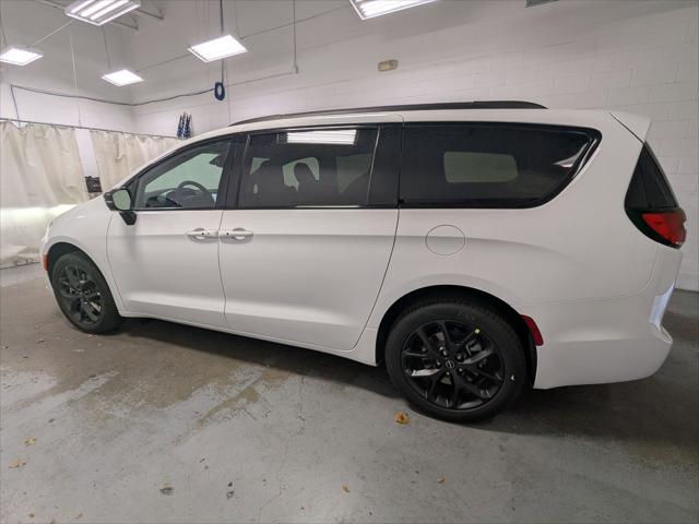 2026 Chrysler Pacifica Limited AWD