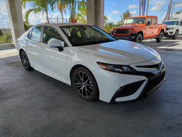 2023 Toyota Camry SE Nightshade Edition Hybrid