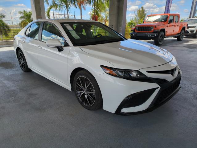 2023 Toyota Camry SE Nightshade Edition Hybrid