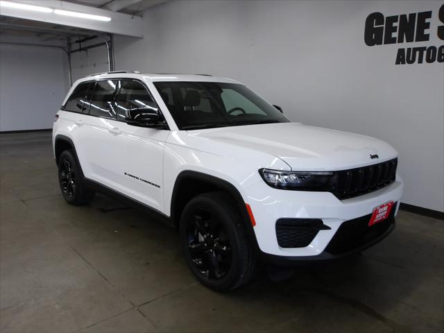 2022 Jeep Grand Cherokee Altitude 4x4 2022 Jeep Grand Cherokee Altitude 4x4