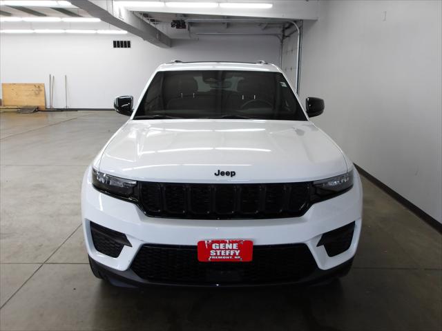 2022 Jeep Grand Cherokee Altitude 4x4 2022 Jeep Grand Cherokee Altitude 4x4