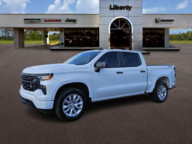 2023 Chevrolet Silverado 1500 4WD Crew Cab Short Bed Custom