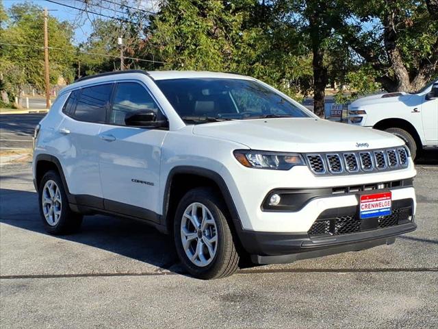 2025 Jeep Compass COMPASS LATITUDE 4X4