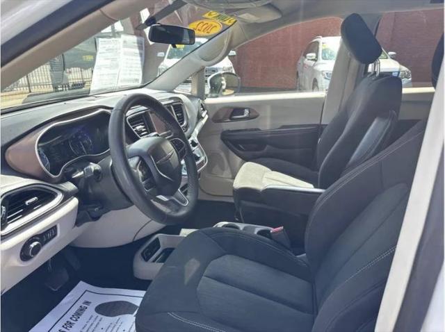 2022 Chrysler Voyager LX
