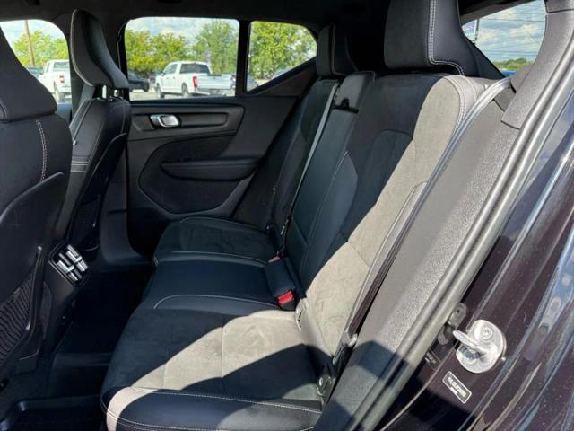 2023 Volvo XC40 B5 Plus Dark Theme