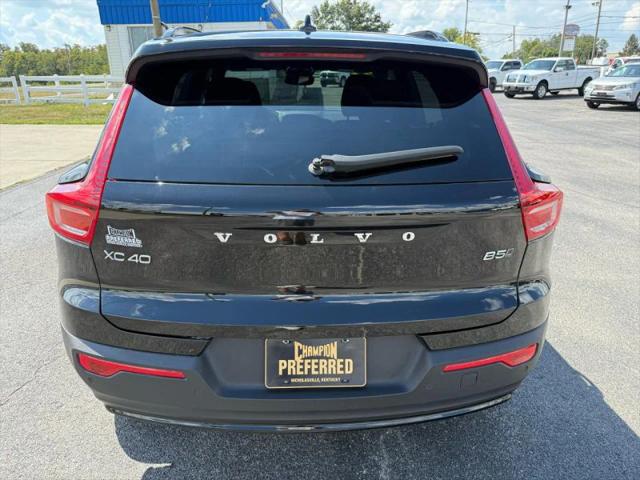 2023 Volvo XC40 B5 Plus Dark Theme