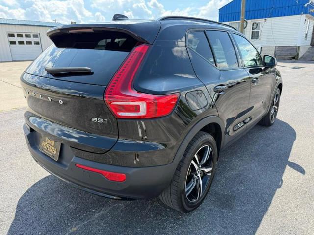 2023 Volvo XC40 B5 Plus Dark Theme